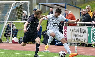 Der VfR Wellensiek (dunkle Trikots) bekommt es am ersten Spieltag der neuen Bezirksliga-Saison mit dem TuS Jöllenbeck zu tun. - Peter Unger