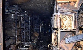 Dieses Foto zeigt nach dem Brand im Filmlager von Frank Becker das Ausmaß der Zerstörung. - Frank Becker