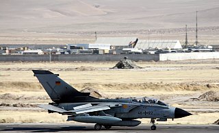 Die deutschen Tornados würden der Ukraine laut Aussage eines Experten nur Probleme bereiten, weil jedes Ersatzteil einzeln von Hand angefertigt werden muss. - Johannes Eisele