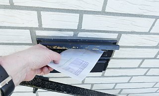 Schon vor einem Jahr, nach der Durchsuchung bei einem Reichsbürger im Bünder Ortsteil Holsen, tauchen in der Stadt Flugblätter aus der Szene auf. - Archivbild: Thorsten Mailänder