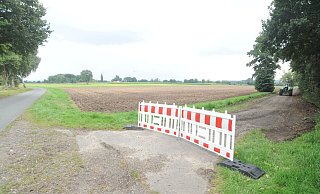 Der planierte frühere Feldweg mündet im Osten auf den Westerholtweg auf. - Sonja Rohlfing