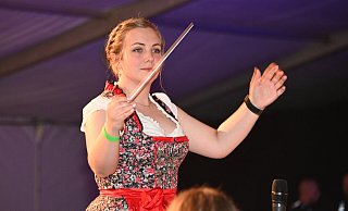 Mit Julia Simon gab bei der Blaskapelle Lüchtringen erstmals eine Frau den Ton. - Thomas Kube