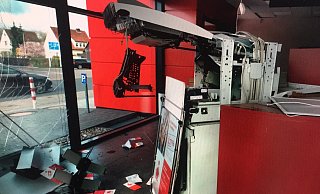 Mit brutaler Gewalt hatten sich Oussama H. und sein Komplize Zugang zur Sparkassenfiliale an der Bielefelder Straße verschafft. Ihr Versuch, den Bankautomaten zu sprengen, war jedoch gescheitert. - Archivfoto/ Andreas Frücht