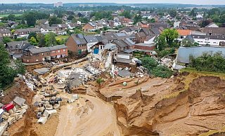 Flutkatastrophe: Im Juli 2021 kam es in Erftstadt-Blessem zu einem massiven Erdrutsch. - imago images/Reichwein