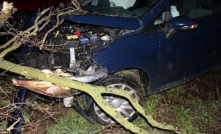 Das Auto musste abgeschleppt werden. - Polizei Minden-Lübbecke