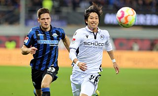 Dass dieses Spiel den Arminen über weite Strecken Spaß machte, war Masaya Okugawa (r.) an der Miene abzulesen. Unser Taktikexperte analysiert, was der DSC beim 2:0 in Paderborn richtig machte. - Oliver Krato