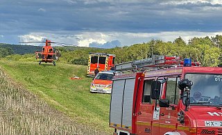 Feuerwehr und Rettungsdienst arbeiteten Hand in Hand für die Rettung der Frau, die mit einem Rettungshubschrauber in einer Spezialklinik gebracht wurde. - FFW Brakel