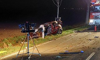 Bei dem schweren Unfall auf der Landesstraße starb ein junger Mann. - Feuerwehr Borgentreich
