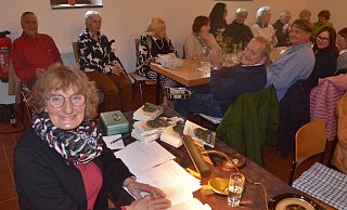 Einfühlsam und spannend geschrieben ist das Buch von Elisabeth Schröder über ihre Großmutter Luise, das diese am Freitag im Heimathof vorstellte. Es wurde ein interessanter Abend, der viel Stoff für Austausch und Begegnung bot. - Sibylle Kemna