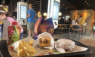 Wie schnell wird das Essen im Fast Food-Restaurant McDonald's in Beverungen serviert? Die "NW" hat den Test gemacht. - Nicole Fischer