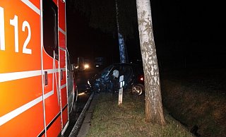 Einen Toten und eine lebensgefährlich verletzte Frau forderte ein Verkehrsunfall in Rahden im Kreis Minden-Lübbecke. - Polizei