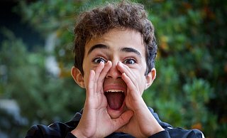 Ganz ähnlich wie der Junge auf diesem Symbolbild fing auch der Zehnjährige aus Vlotho an zu schreien - das machte den Einbrechern offenbar angst und bange. - (Symbolbild): Pixabay