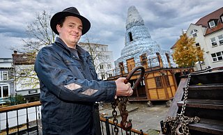Organisator Andre Hans Schneider vom Klosterplatz-Event "Zauberhafte Heimat unterm Fels" musste vier Jahre lang auf den namensgebenden Gipfel warten. - Barbara Franke