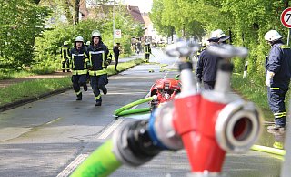 Rund 1.000 Feuerwehrleute beweisen ihre Einsatzbereitschaft und Fitness. - Burkhard Battran