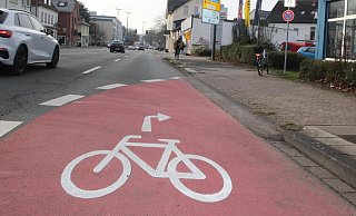Breit und ohne Schlaglöcher ist der Popup-Radweg entlang der Mindener Straße. Der Verkehrsversuch läuft ein Jahr lang. - Susanne Blersch