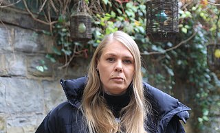 Möchte aufrütteln und Bewusstsein schaffen: Deborah Ostermöller (39). Ihr Vater wurde am 8. März 2022 von einem Motorradraser erfasst und getötet. - Claus Frickemeier