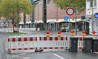 Derzeit kein Durchkommen: Der Verkehrsknoten vor der Stadtbibliothek wird sechs Wochen lang gesperrt sein. - Ludger Osterkamp