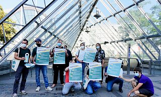 Mit der Kampagne "Fahrscheinfrei" wollen sich die Mitglieder des "Aktionsbündnis Klimagerechtigkeit Bielefeld" für kostenlosen öffentlichen Nahverkehr einsetzen. - Peter Unger