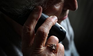 Die Bünder Seniorin reagierte richtig und ließ sich nicht lumpen. Falschgeld, Durchsuchung der Sparkassenfiliale und eine korrupte Mitarbeiterin klang dann doch zu fiktiv. - Karl-Josef Hildenbrand/dpa