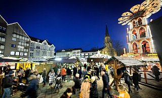 Der Weihnachtsmarkt in Gütersloh blieb in diesem Jahr weitgehend vom Regen verschont - sehr zur Freude der Standbetreiber. - Andreas Frücht