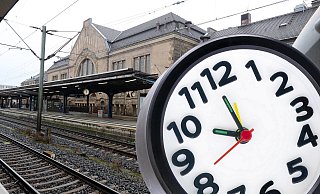 Die Zeit läuft: In wenigen Stunden kann man von Bielefeld aus Hunderte Städte in Europa erreichen. - Wolfgang Rudolf