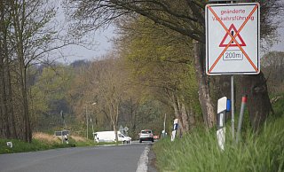 Aufgrund der Bauarbeiten an der B239 wird in Kirchlengern die Vorfahrt an der Kreuzung Häver Straße/Rehmerloher Straße geändert. - Florian Weyand