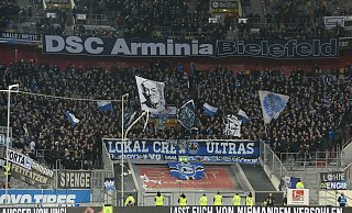 2.700 Arminia-Fans waren im März 2018 dabei, als Bielefeld trotz eines mutigen Auftritts bei Fortuna Düsseldorf mit 2:4 unterlag. Samstag wünschen sich noch mehr Auswärtsfahrer einen anderen Spielausgang. - imago/Revierfoto