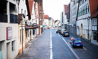 Der Angeklagte soll in einer an der Niedernstraße in Lübbecke gelegenen Diskothek mehrfach einem Gast unvermittelt mit der Faust ins Gesicht geschlagen haben. (Symbolbild) - Noah Wedel