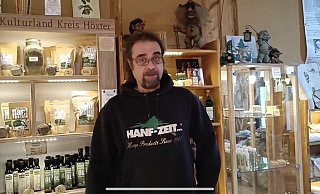 Stefan Nölker-Wunderwald betreibt die "Hanfzeit" in Steinheim. Nach einer schwierigen Zeit blickt er zuversichtlich in die Zukunft. - Screenshot: NW