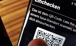 Mit der Luca-App können Nutzer ihre Anwesenheit in Restaurants, Museen und anderen Orten registrieren, die sie besuchen. - Andrea Rolfes