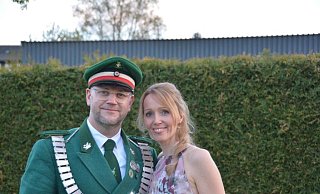 Markus und Sarah Köhler sind das neue Königspaar in Henglarn. - Schützen