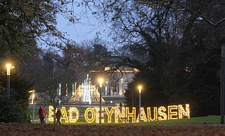 Der Weihnachtsmarkt in Bad Oeynhausen ist eröffnet. Auch der Kurpark lockt wieder mit einem Lichtermeer. - Ulf Hanke