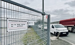 Für die Amazon-Fahrer fehlen im Gewerbegebiet Parkplätze. Ein- und Zufahrten von Anliegern werden zugeparkt. Das Amt für Verkehr schaltet sich ein. - Stefan Becker