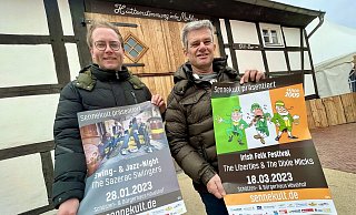 Sennekult-Geschäftsführer Christian Bökamp (l.) und der Vorsitzende des Kulturvereins, Mathias Schlotmann, haben in der Kulturscheune und andernorts in der Gemeinde im Jahr 2023 viel vor. - Jens Reddeker