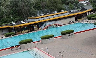 Die beiden Eindringlinge sollen über den Zaun gestiegen sein. - (Archivbild): Jan Hendrik-Gerdener