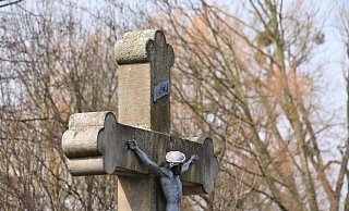 Der Gekreuzigte leidet. Für das Wegekreuz am Nieheimer Kreisel könnte es jetzt jedoch eine andere Lösung geben als den Abriss. - David Schellenberg