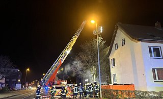 Die Feuerwehr rückte mit einem Großaufgebot zu dem Brand in der Carl-Bertelsmann-Straße aus. - Thorsten Heß