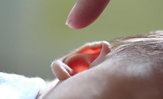 Kinderohren sind sehr lärmempfindlich. Eine zu hohe Belastung kann den Spracherwerb beeinflussen. - Symbolbild: Pixabay