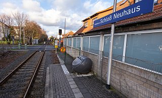 In ein paar Wochen soll der Zugang zum Bahnhaltepunkt in Schloß Neuhaus auch von der Hatzfelder Straße offiziell möglich sein. - Niklas Tüns (Archivfoto)