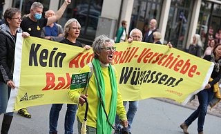 Geprägt war der Demonstrationszug im September von Gegnern des geplanten Atommüll-Zwischenlagers in Würgassen. - Niklas Tüns