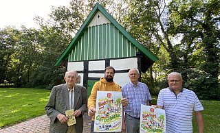 Der Ehrenvorsitzende Dieter Spehr ist ebenso in die Vorbereitungen des Backfestes involviert wie sein Nachfolger Sven Meyer, Hans Wischmeier und Wilfried Kalinski. - Nicole Sielermann