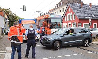 Der graue Skoda wurde von der Stadtbahn seitlich getroffen und einige Meter vor sich hergeschoben. - Charlotte Mahncke