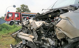 Der Dacia Dokker wurde bei dem Zusammenstoß schwer beschädigt. - Burkhard Battran