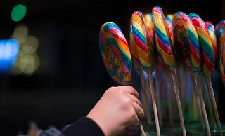 Vor allem Kinder essen zu viele ungesunde Lebensmittel. Das liege an falscher Werbung, so Experten. - Pixabay