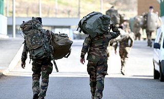 Aus etlichen Ländern haben sich bereits freiwillige Kämpfer auf den Weg in die Ukraine gemacht. - picture alliance/Stéphanie Para