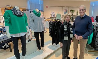 Inge und Joachim Kruse gehört seit 25 Jahren das Modehaus Kolck an der Hauptstraße in Brackwede, an dessen Leitung sie weiterhin große Freude haben - Susanne Lahr