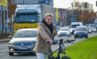 Der Bielefelder Guido Unterhalt (49) war leidenschaftlicher Autofahrer, als er seinen Führerschein für fünf Jahre abgeben musste. Das Fahrrad war eine seiner liebsten Alternativen. - Foto: Andreas Zobe/NW