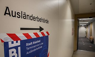 In der Ausländerbehörde gibt es Ärger. - Oliver Krato