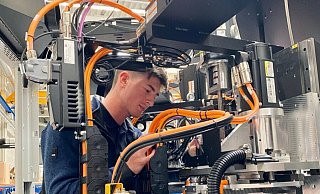 Jeremias Martens ist Azubi zum Elektroniker für Betriebstechnik. - Phyllis Frieling