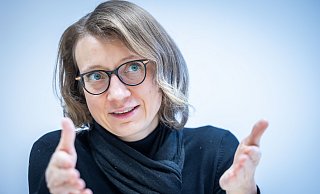 "Eine gute Lehrkraft macht auf keinen Fall immer alles richtig, sie ist aber offen für Veränderung und Verbesserung", sagt Michaela Vogt, Professorin für Komparatistische Schulforschung, Theorie und Geschichte der Inklusiven Pädagogik an der Uni Bielefeld. - Sarah Jonek Fotografie